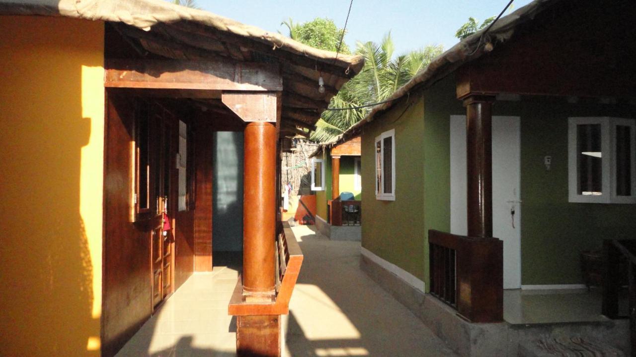 Casa Fiesta Sea Front Beach Huts Patnem Beach المظهر الخارجي الصورة