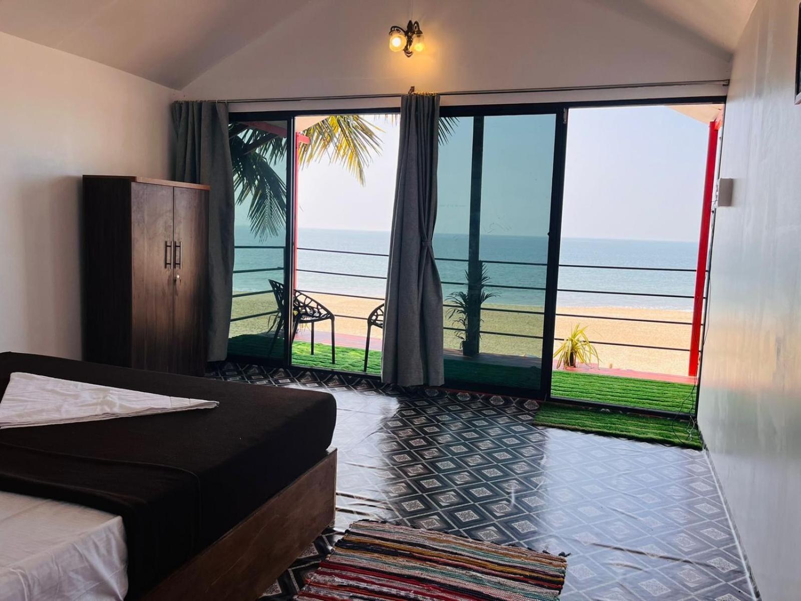 Casa Fiesta Sea Front Beach Huts Patnem Beach المظهر الخارجي الصورة